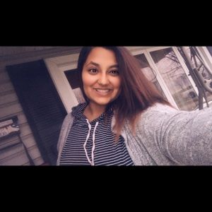 Meet your Posher, Yesenia